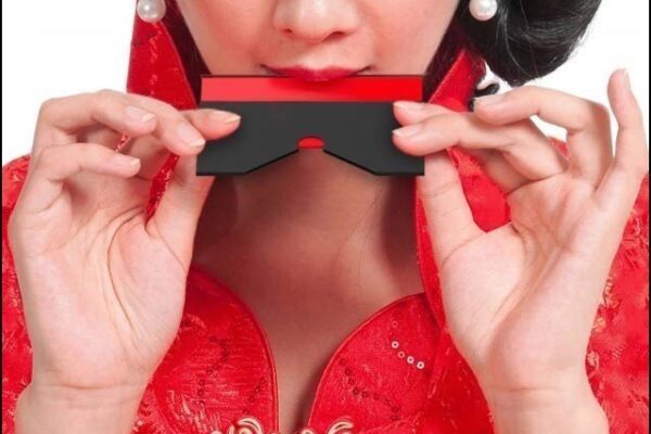 لپ اسٹک بھول جائیں، اب لپ کارڈ استعمال فرمائیں