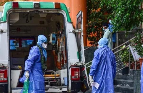پاکستان: کورونا سے 65 اموات، مثبت کیسز کی شرح میں کمی