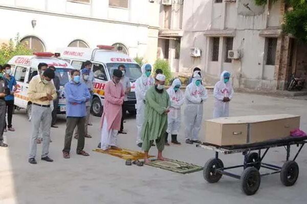 پاکستان: کورونا سے 161 اموات، ایک ماہ بعد 4 ہزار سے کم کیسز رپورٹ