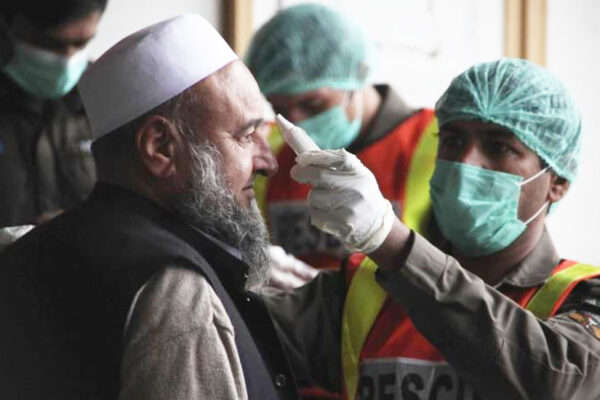پاکستان: کورونا سے اموات کی تعداد 20 ہزار سے تجاوز کر گئی