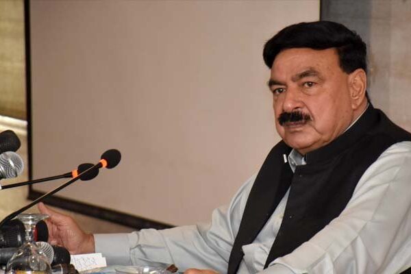 شہباز شریف باہر چلے گئے تو ان کو بھی واپس لانا مشکل ہو جائیگا: شیخ رشید