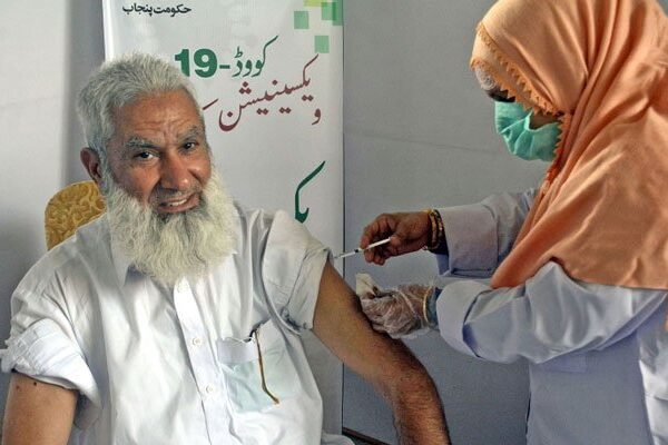 لاہور: ویکسی نیشن سینٹرز میں آن لائن ڈیٹا انٹری کا فیصلہ