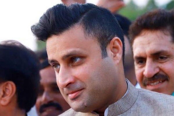 رِنگ روڈ اسکینڈل: وزیراعظم کے معاون خصوصی ذلفی بخاری مستعفی ہو گئے