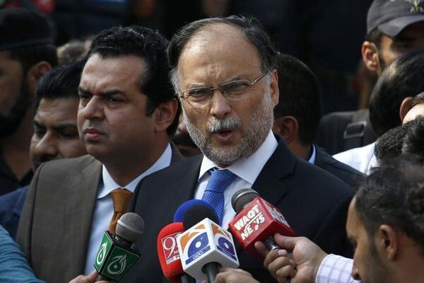 احسن اقبال نے شہباز شریف سے متعلق بلاول کا بیان بچگانہ قرار دیدیا