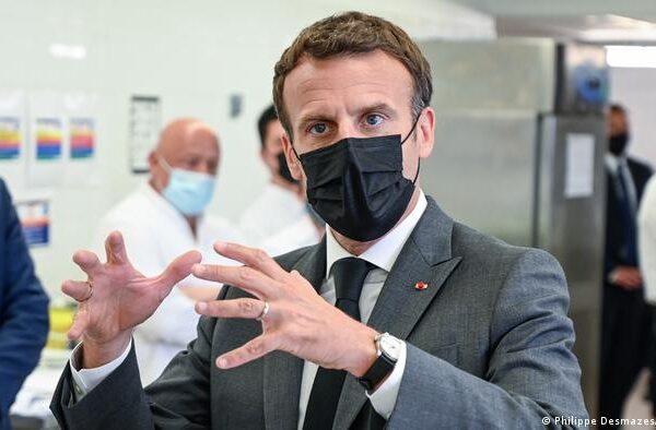 فرانسیسی صدر ایمانویل ماکروں کو تھپڑ پڑ گیا