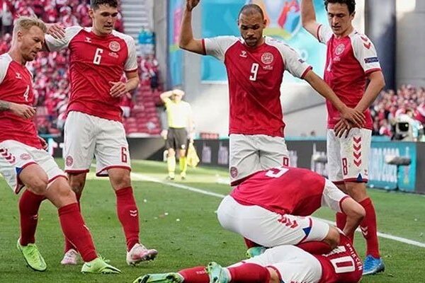 یورو کپ : ڈنمارک اور فن لینڈ کے درمیان میچ میں فٹبالر کو دل کا دورہ پڑ گیا