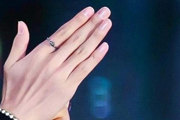 ہاتھ کی کونسی دو انگلیاں آپ کی شخصیت کا راز بتاتی ہیں؟