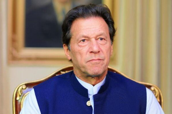 امریکا کو انخلا سے قبل افغان مسئلے کا سیاسی حل نکالنا ہو گا: عمران خان