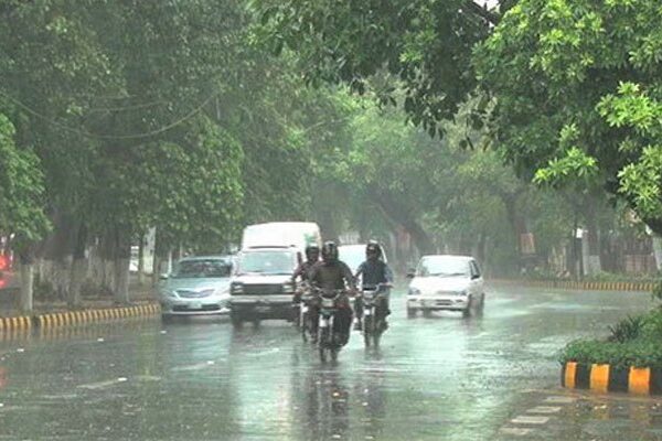 لاہور کے مختلف علاقوں میں بارش سے جھلسا دینے والی گرمی کا زور ٹوٹ گیا