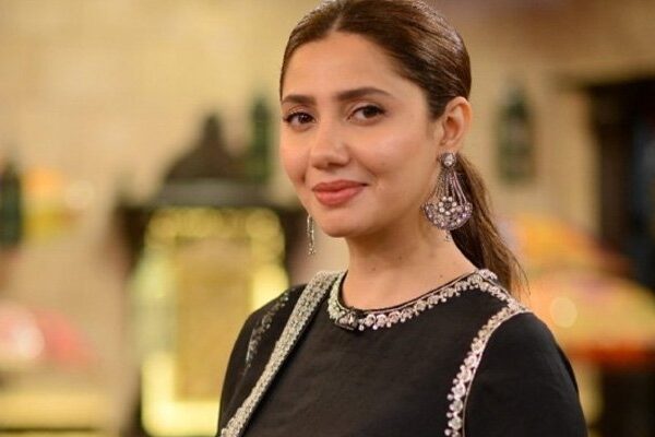 ماہرہ خان کو انڈسٹری میں 10 سال مکمل، اداکارہ مداحوں کی مشکور