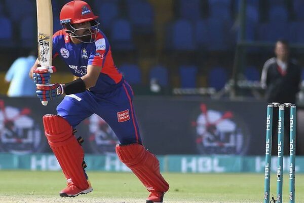 پشاور زلمی نے کراچی کنگز کو 6 وکٹ سے ہرا دیا