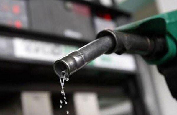 حکومت نے پیٹرول کی قیمت میں اضافہ کردیا