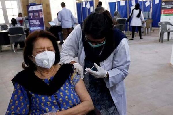 گزشتہ روز ملک بھر میں 3 لاکھ 11 ہزار سے زائد افراد کو ویکسین لگائی گئی