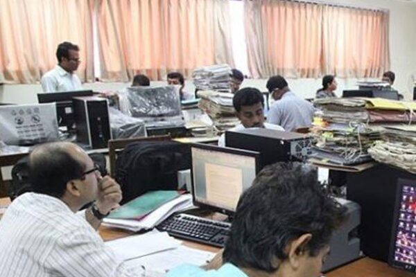 سندھ کے سرکاری ملازمین کو 3 دن میں ویکسنیشن کرانے کی حتمی وارننگ