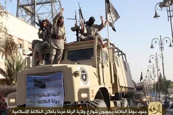 افغان طالبان نے امریکی فورسز کی گاڑیوں اور اسلحہ پر قبضہ کرلیا