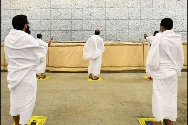 حجاج کرام منیٰ پہنچ گئے؛ رمی جمرات میں شیطانوں کو کنکریاں ماری گئیں