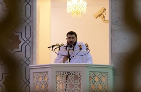 نبی کریم صلی اللہ علیہ وآلہ وسلم نے فرمایا جس علاقے میں طاعون پھیلے لوگ وہاں سے باہر نہ نکلیں: خطبہ حج