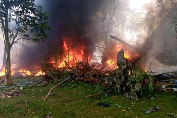 فلپائنی فوجی طیارہ گر کر تباہ، 85 افراد سوار تھے
