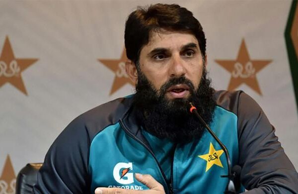 پوری ٹیم انگلینڈ کے ہاتھوں شکست کی ذمے دار ہے: مصباح الحق