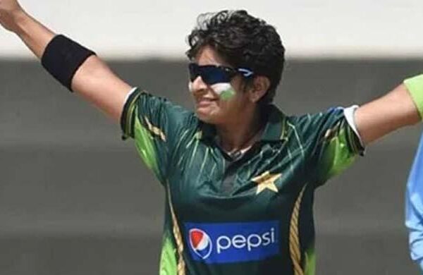 ندا ڈار ٹی ٹوئنٹی میں 100 وکٹیں لینے والی پہلی پاکستانی خاتون کرکٹر بن گئیں