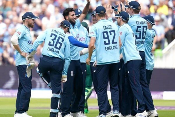 پاکستان کو مسلسل تیسری شکست؛ انگلینڈ نے سیریز میں وائٹ واش کردیا