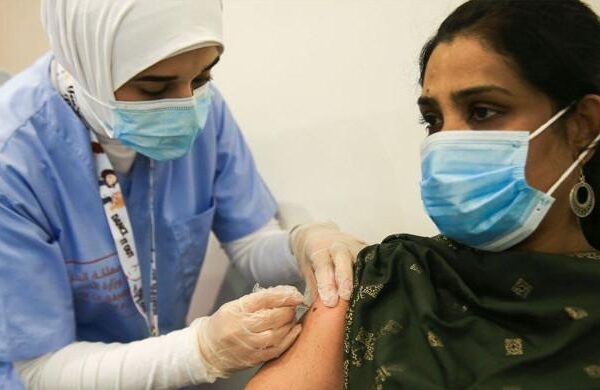 پاکستان میں موڈرنا ویکسینیشن کا آغاز، کن بیماریوں میں مبتلا افراد لگوا سکتے ہیں؟