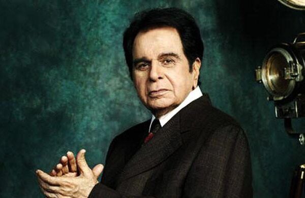 اک عہد تمام ہوا، دلیپ کمار ممبئی کے قبرستان میں سپرد خاک