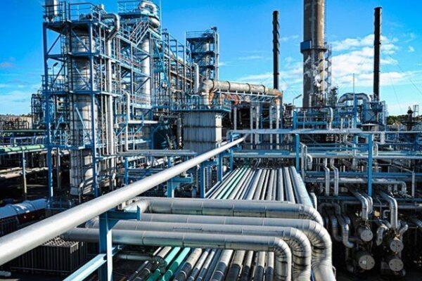 آئل ریفائنریوں کی اپ گریڈیشن میں بھاری سرمایہ لگانے کی منصوبہ بندی