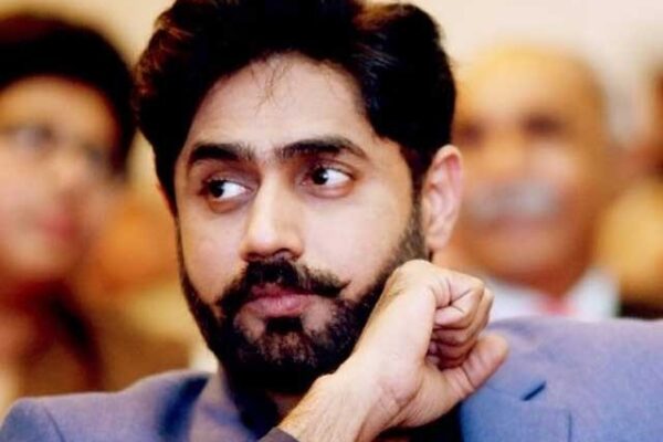 ابرار الحق کی بچوں سے متعلق وائرل ویڈیو’بے بی شارک‘ پر اداکاروں کے ملے جلے تبصرے