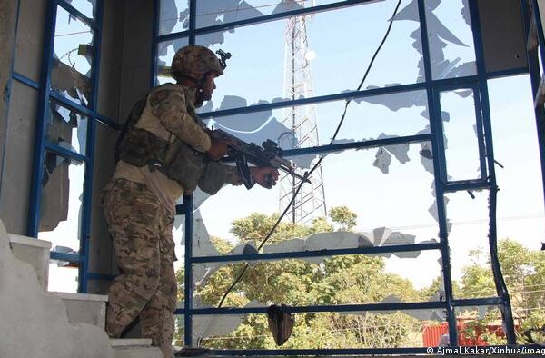 فضائی حملوں سے متعلق طالبان کی امریکا کو تنبیہ
