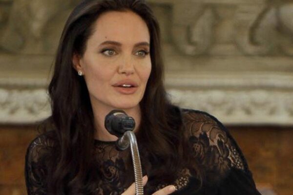 امریکا کے افغانستان سے فرار پر بحیثیت امریکی شرمندہ ہوں، انجلینا جولی