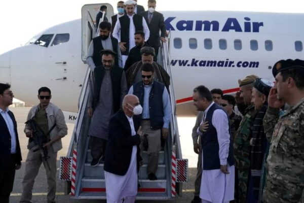 افغان فوجیوں کا حوصلہ بڑھانے کے لیے صدر اشرف غنی کا دورہ مزار شریف