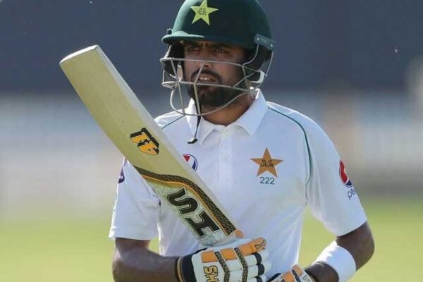 اوپننگ اور فیلڈنگ کپتان کے ماتھے پر شکنیں لے آئی