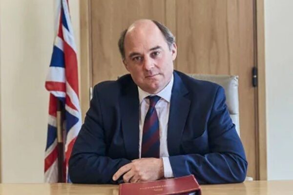 امریکا نے افغانستان سے اپنی فوجیں نکال کر بڑا مسئلہ کھڑا کر دیا ہے، برطانیہ