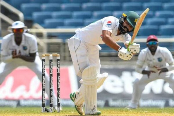 پاکستان نے پہلی اننگز 9 وکٹوں پر 302 رنز بنا کر ڈیکلیئر کر دی