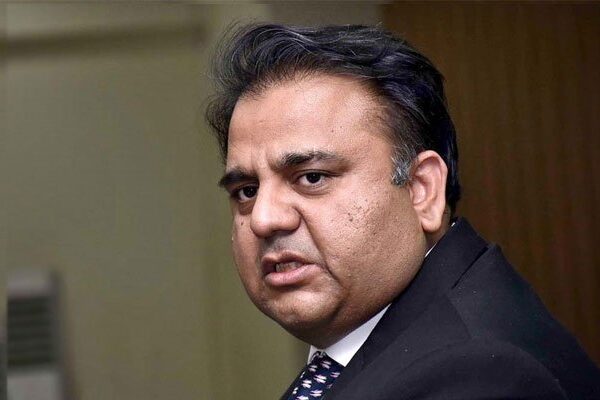 پی ڈی ایم کے شو میں کوئی پاور نہیں تھی، فواد کی فضل الرحمان پر بھی تنقید