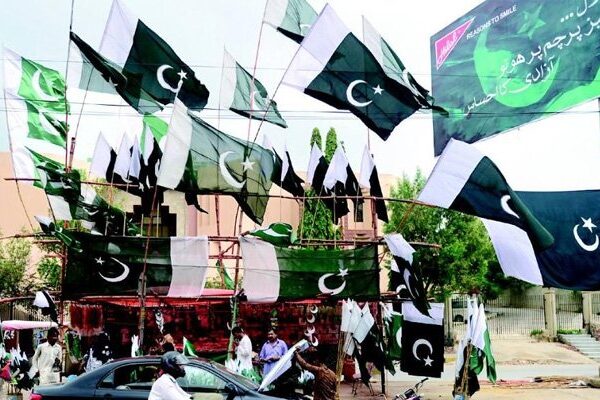 ملک بھر میں آج یومِ آزادی ملی جوش و جذبے کے ساتھ منایا جا رہا ہے