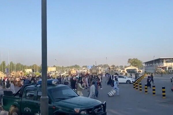 کابل ائیرپورٹ پر امریکی فوجیوں کی فائرنگ، 5 افراد ہلاک