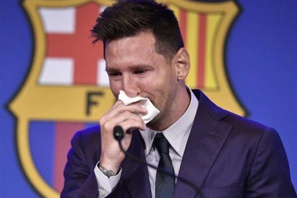 لیونل میسی بارسلونا کلب چھوڑنے کی الوداعی پریس کانفرنس میں رو پڑے