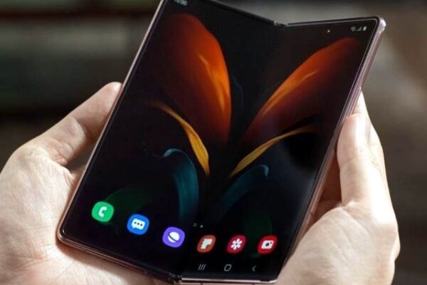سام سنگ نے اپنا مہنگا ترین فون پیش کر دیا: گیلکسی ’زی فولڈ‘ تھری