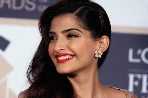 سونم کپور  نے فلم کا معاوضہ 11 روپے کیوں لیا، ہدایت کار نے وجہ بتادی