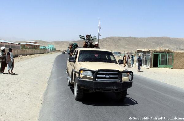 طالبان جنگجو کابل کے قریب خیمہ زن