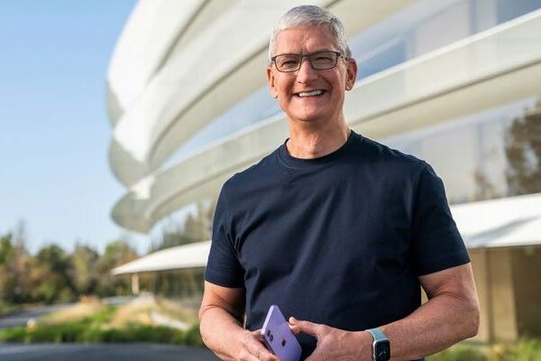 ایپل کمپنی کے’سی ای او’ کو 75 کروڑ ڈالرز کا بونس مل گیا