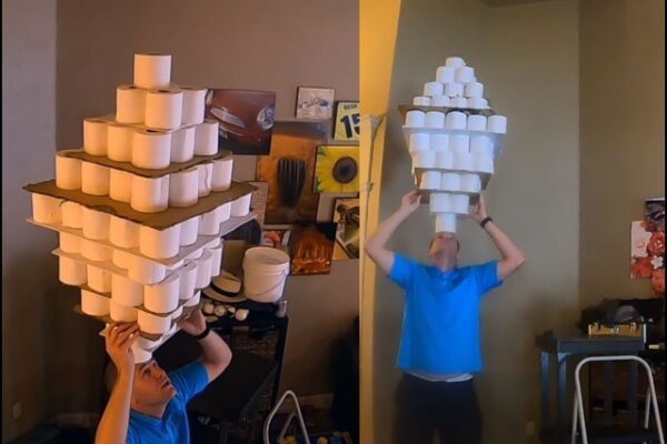 سر پر 101 ٹوائلٹ رول متوازن کرنے کا عالمی ریکارڈ