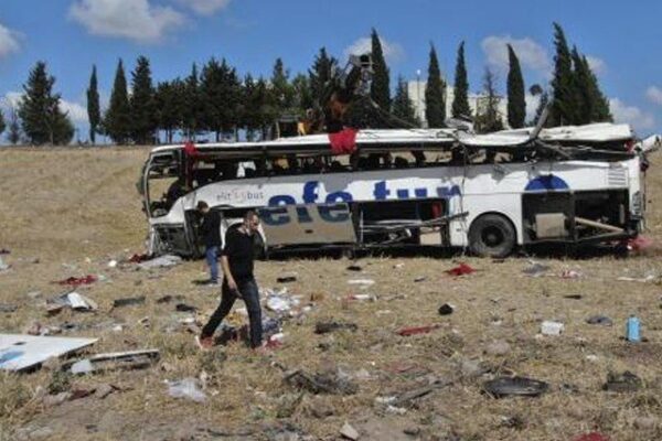 ترکی میں مسافر بس حادثے کا شکار، 15 افراد ہلاک اور 17 زخمی