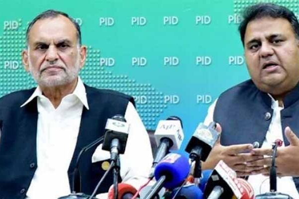 الیکشن کمیشن نے الزام تراشی پر فواد چوہدری اور اعظم سواتی کو نوٹس جاری کر دیے
