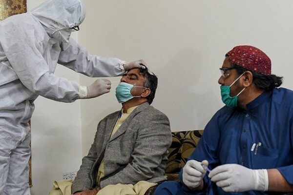 پاکستان میں کورونا کے مثبت کیسز کی شرح ساڑھے 4 فیصد پر پہنچ گئی
