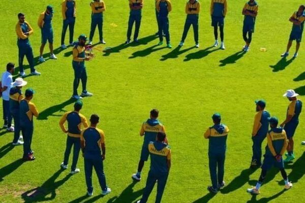 گھبرائے ہوئے کرکٹرز کا حوصلہ بڑھایا جانے لگا