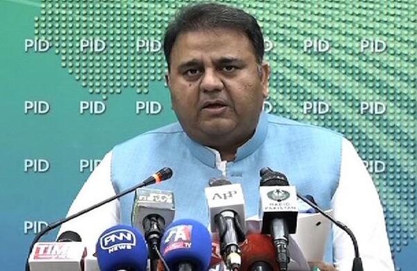 نیوزی لینڈ کا دورہ منسوخ کروانے میں کس کا ہاتھ تھا؟ فواد چوہدری حقائق سامنے لے آئے