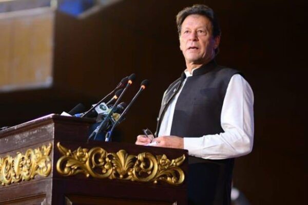 ملک کی خاطر وفاق اور سندھ کو اکٹھے ہو کر چلنا پڑے گا: وزیراعظم